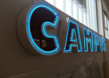 Neon Campus Schrift